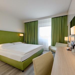 Standard Zimmer mit Kingsize-Bett